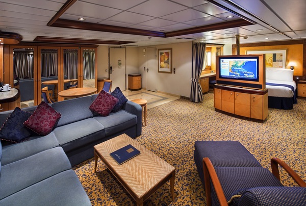 RCI, Serenade of the Seas, Owner's Suite 1 Bedroom 4.jpg